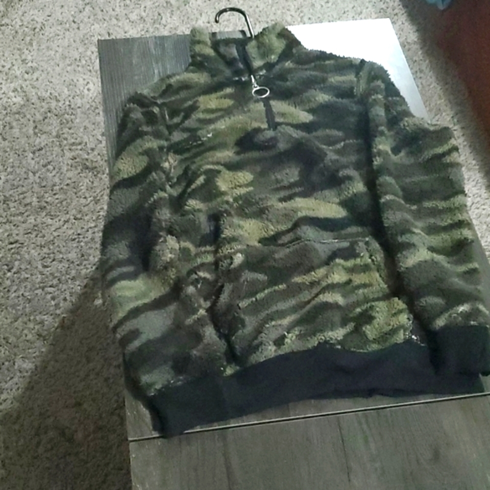 EUC Fuzzy Camo Pull Over Sweater